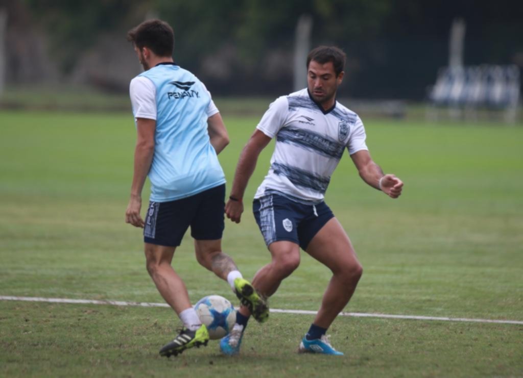 Alfaro no larga prenda, pero estaría evaluando un 4-4-1-1