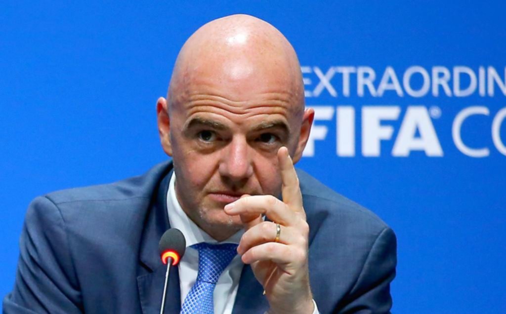 Infantino se defiende de las críticas