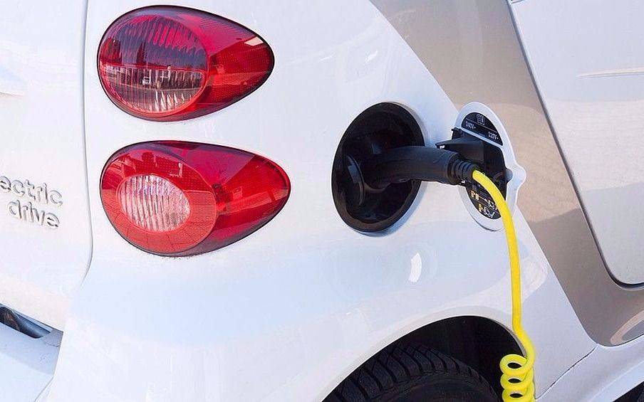 Reducen y eliminan aranceles para la importación de autos eléctricos