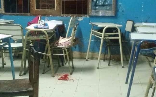 Un adolescente de 16 años baleó a su compañera en plena clase 