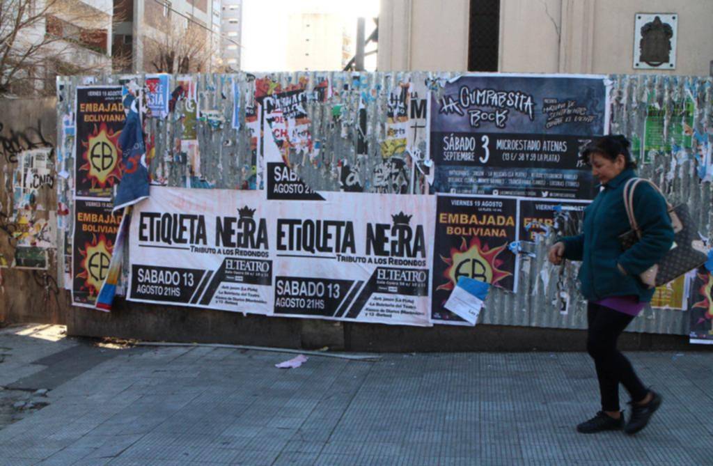 Los afiches callejeros intoxican el paisaje y buscan erradicarlos