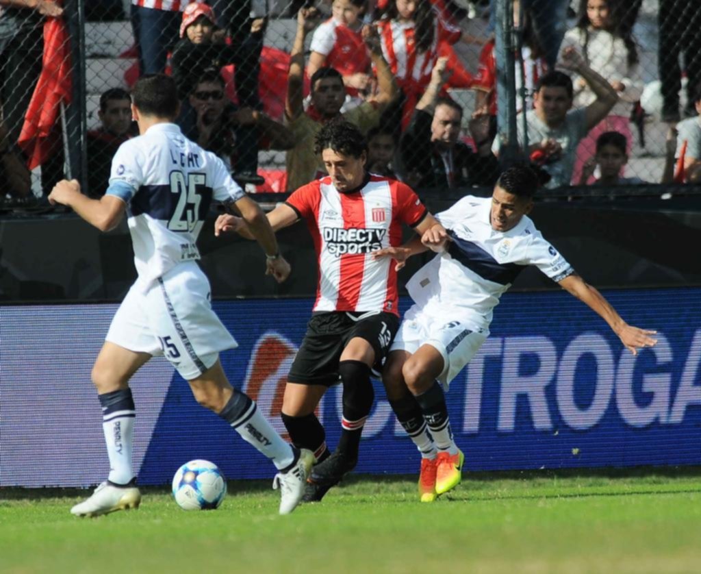 Vivas ganó el duelo desde el inicio y Alfaro cambió tarde