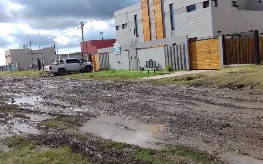 Reclaman por el estado de las calles 483 y 7