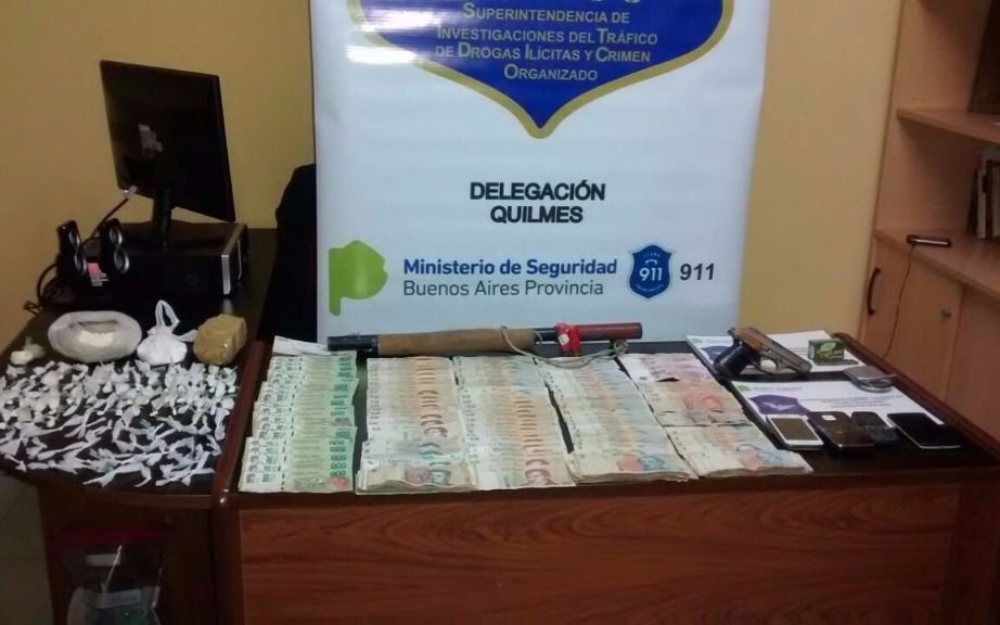 Desbaratan banda especializada en narcomenudeo e incautan armas y cocaína