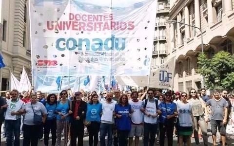 Docentes universitarios realizarán mañana una marcha federal