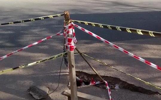 Avenida 7 destruida a la altura de 46 y 47