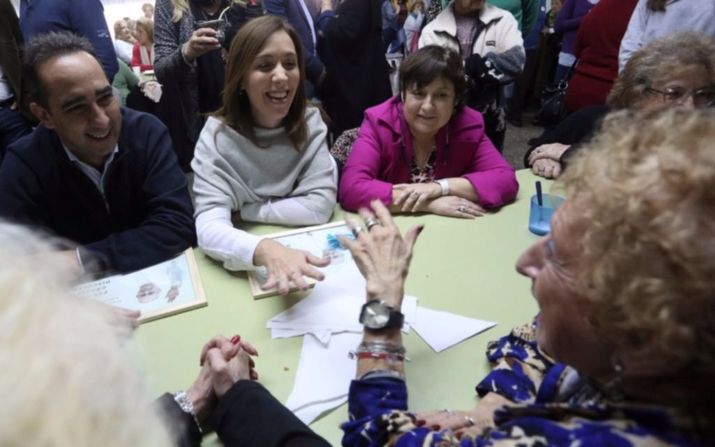 Vidal visitó un centro de jubilados en Morón junto a Ocaña y Tagliaferro