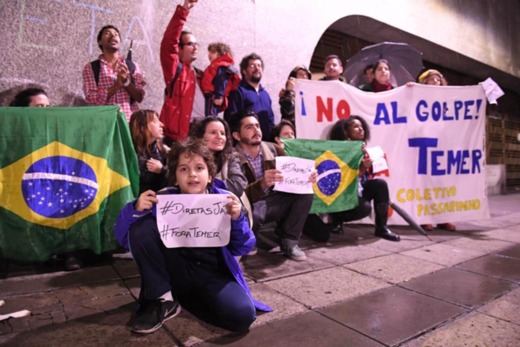 Protesta frente a la embajada