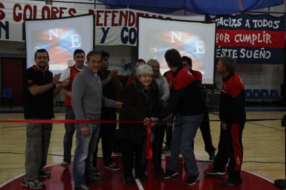 El club Náutico inauguró su renovada cancha de básquet