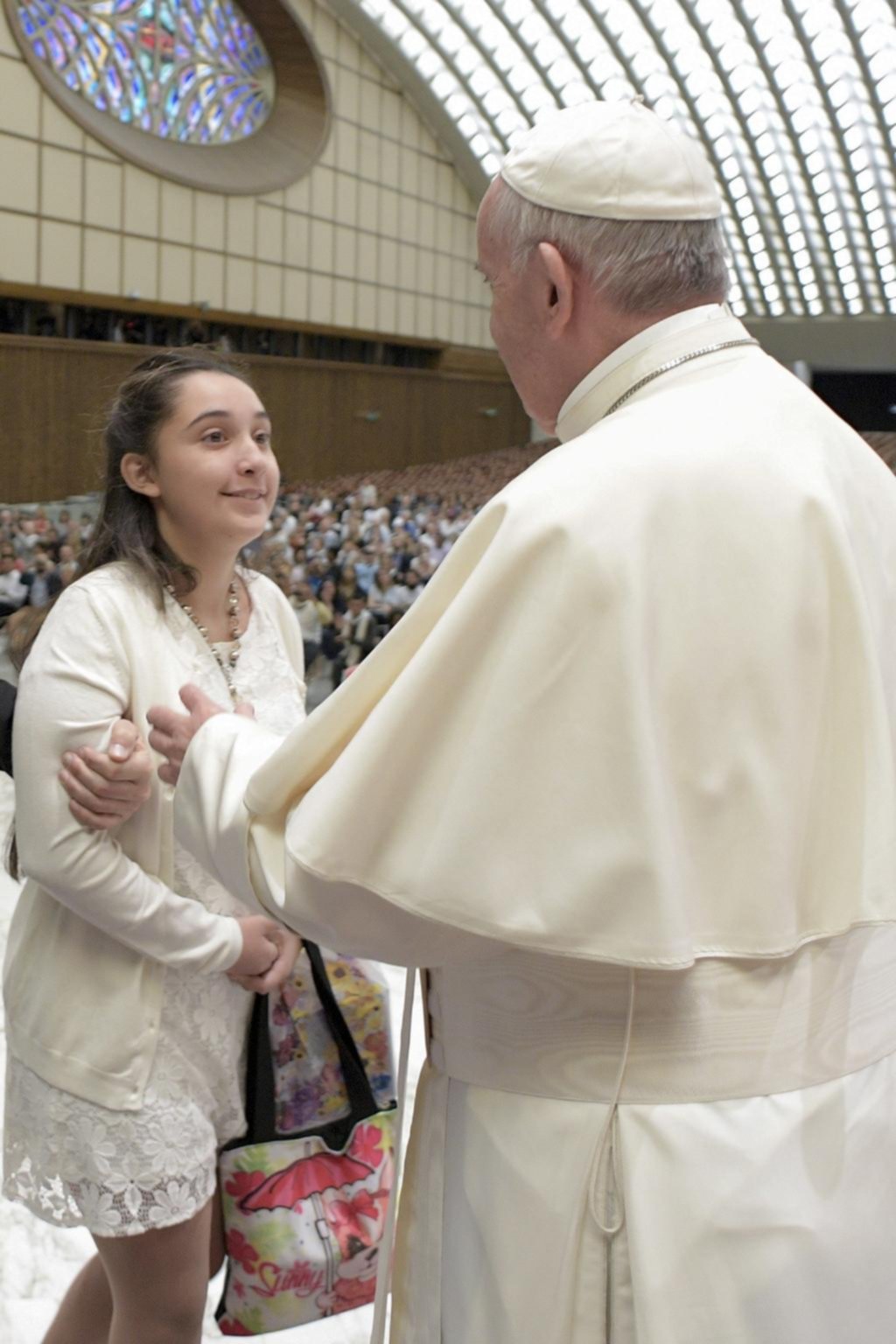 El Papa con Brenda, la chica condenada por una rara enfermedad
