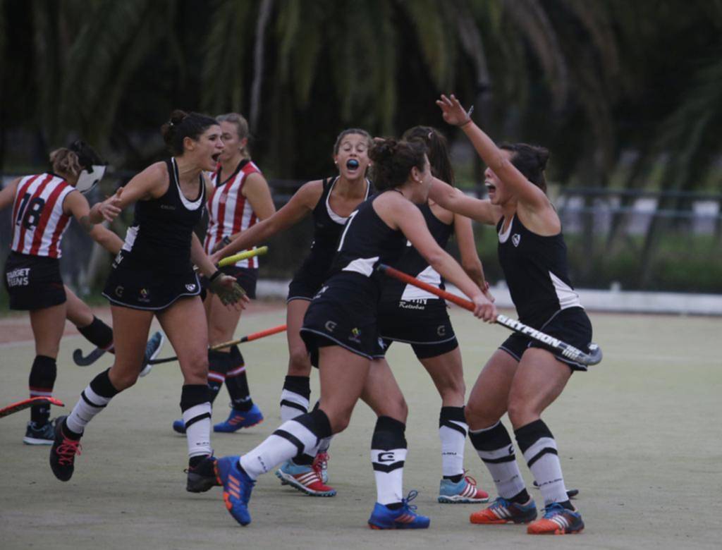 Universitario se quedó con el duelo platense ante el Pincha