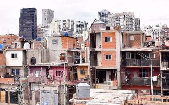 Según un estudio del Gobierno más de 810.000 familias argentinas viven en villas 