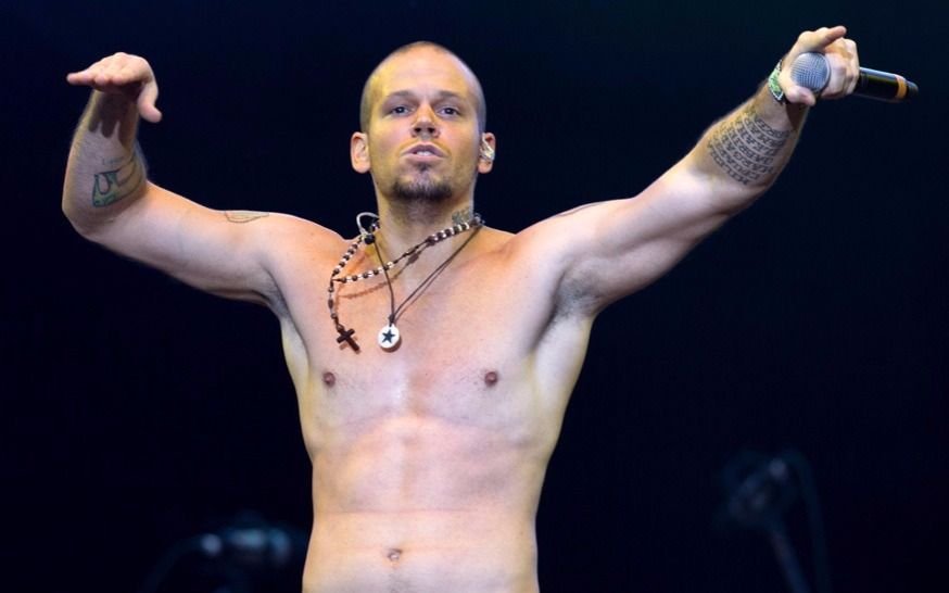 Denuncian al cantante de Calle 13 por promover la discriminación