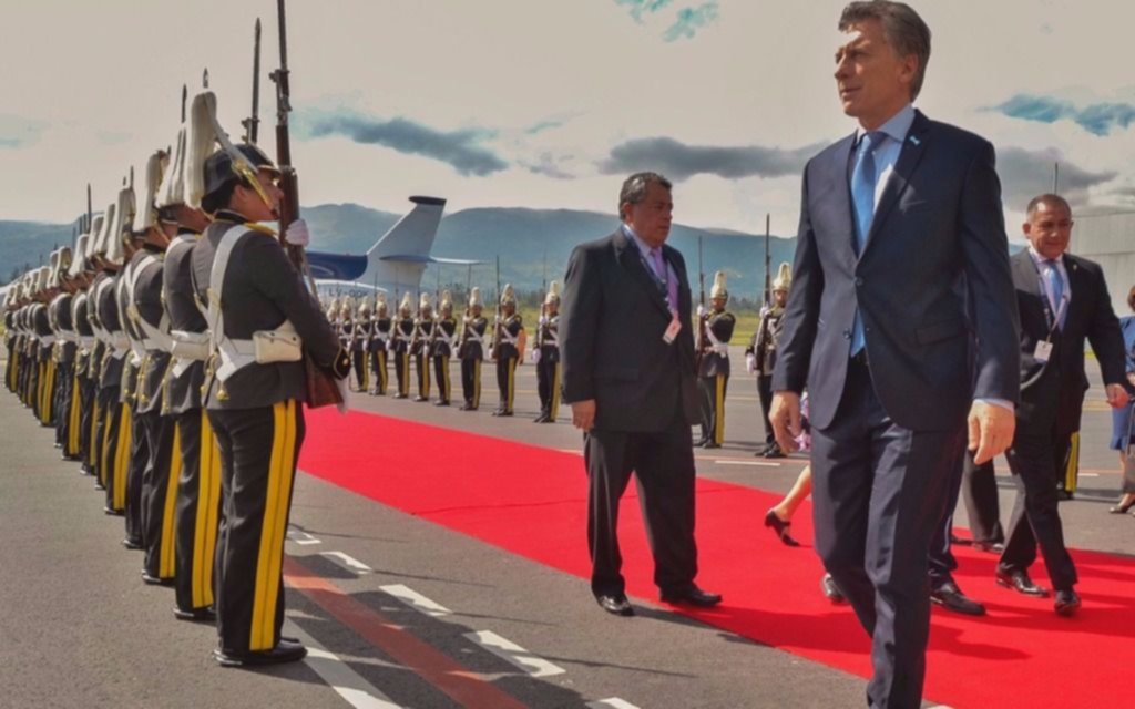 Tras descompensarse en Quito, Macri emprendió el regreso