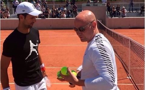 Andre Agassi y Novak Djokovic: primer entrenamiento en Roland Garros