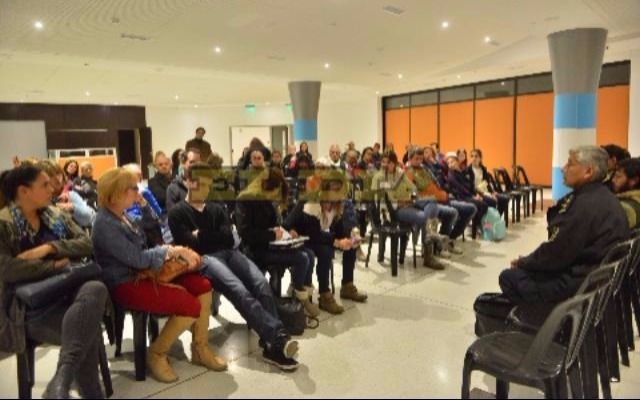 Vecinos de City Bell se reunieron por los robos en las escuelas