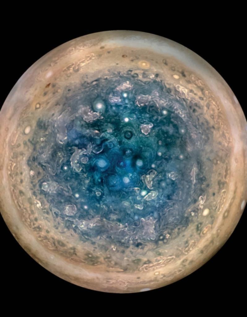 La sonda Juno detectó tornados y fuertes tormentas sobre Júpiter