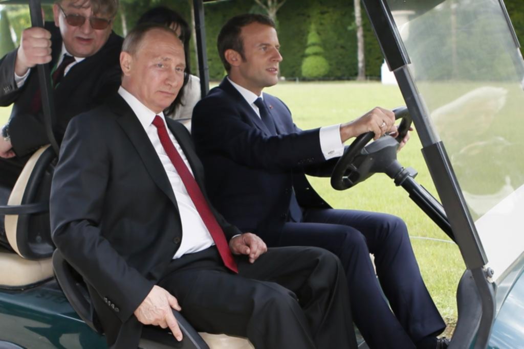 Macron se midió con Putin en un tenso primer encuentro