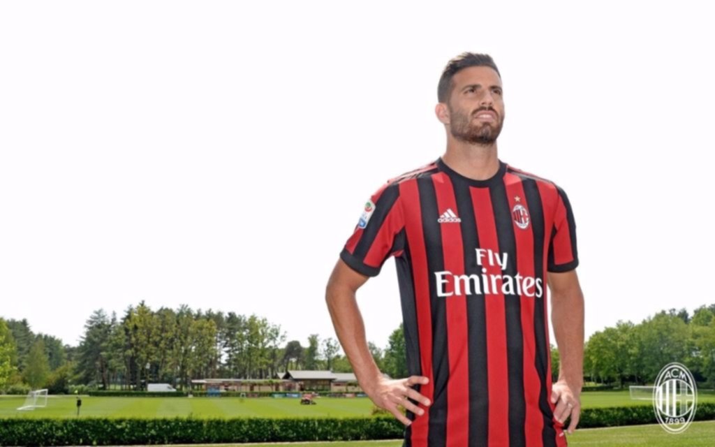 Milan abrochó su primer refuerzo y es argentino