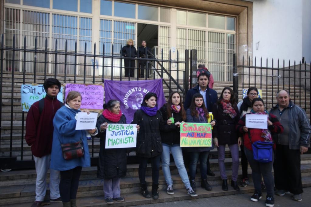 Con testimonios, arrancó el juicio contra el “sátiro de las can-can”