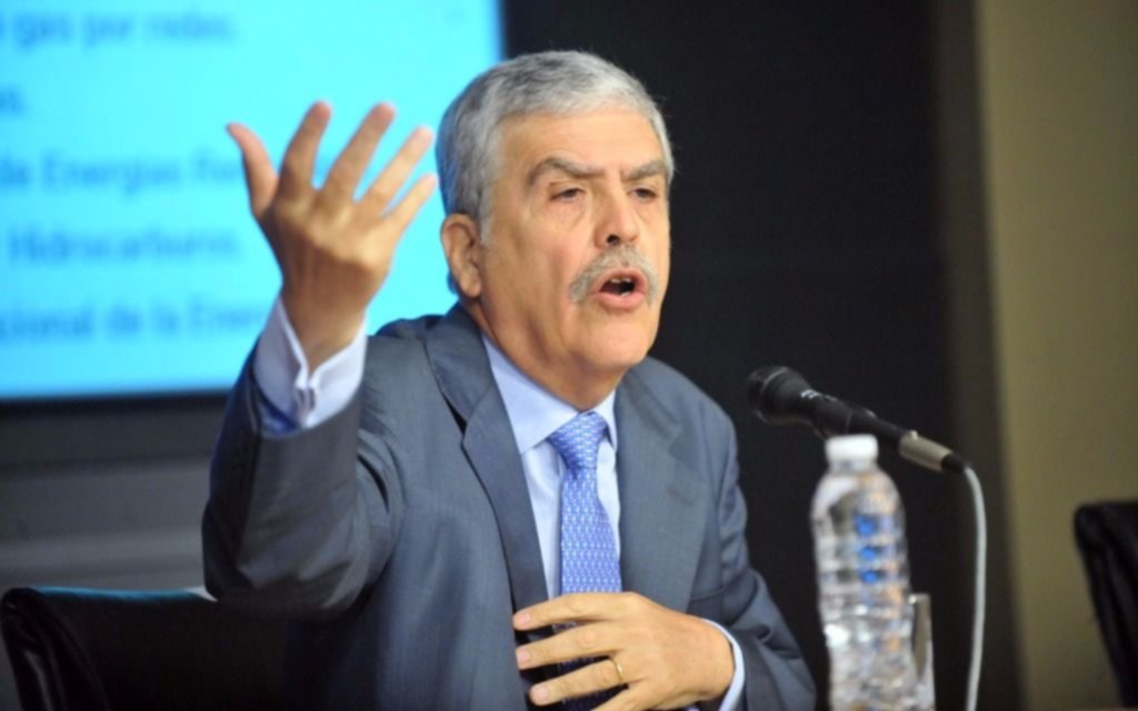 Citan a indagatoria a De Vido en un caso por subsidios a colectivos