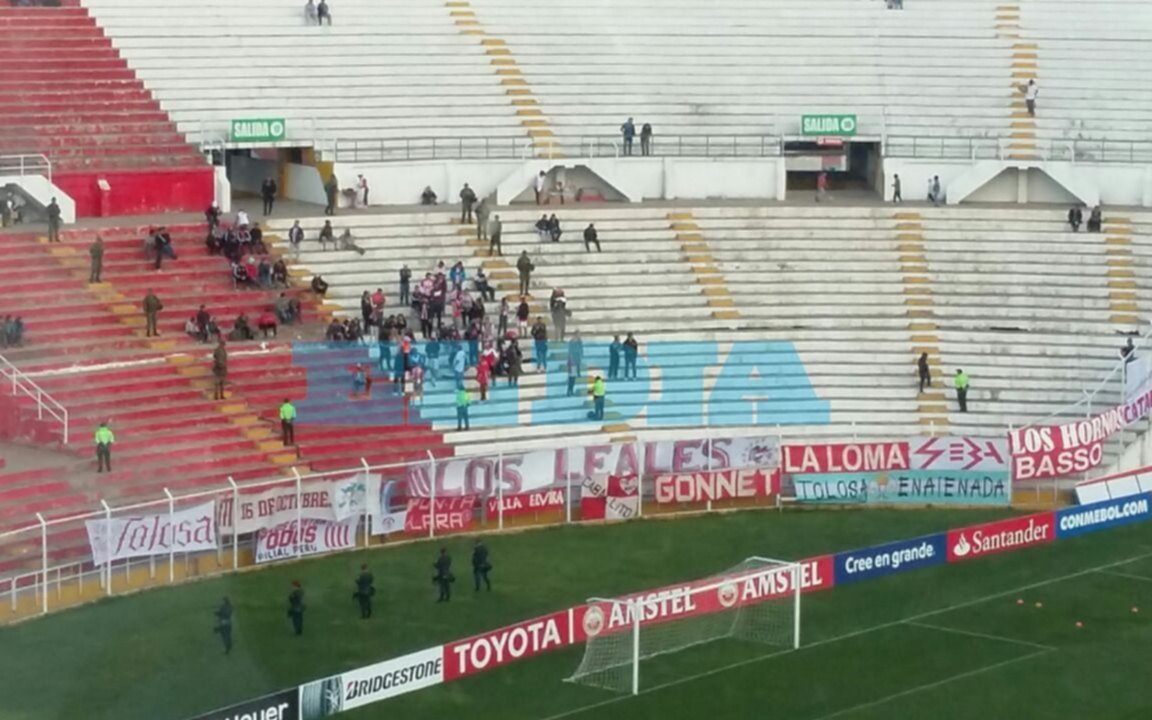 El apoyo albirrojo en Perú