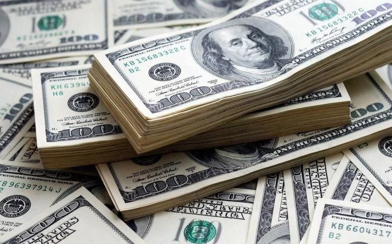 Tras el feriado, el dólar cerró por encima de los $21 y superó su máximo histórico