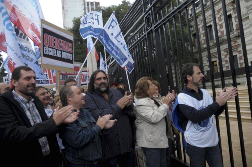 Docentes advierten que al presupuesto educativo le “faltan” $30 mil millones