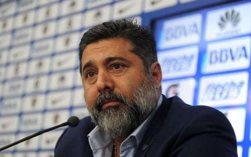 Presión para el Mellizo: Angelici admitió que "el juego de Boca me preocupa"