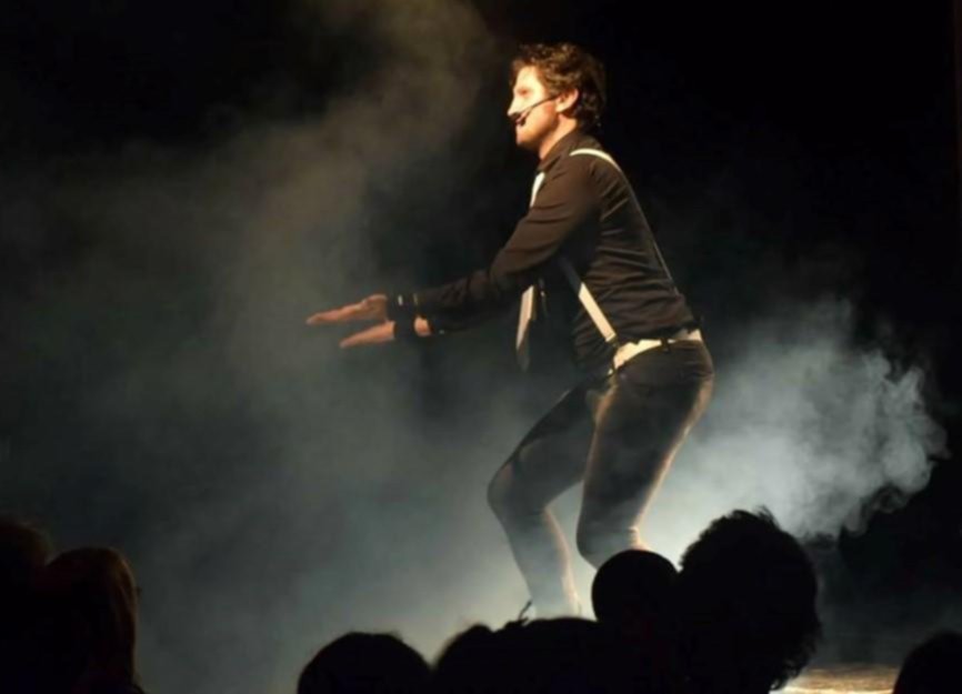 Juan Pablo Pereira: el gran improvisador del teatro que invita a la gente a jugar