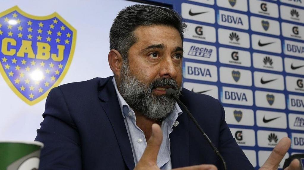 Angelici disparó fuerte contra el equipo