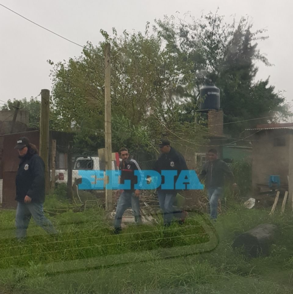 Tras compartir un asado y emborracharse, un hombre prendió fuego a 2 hermanos