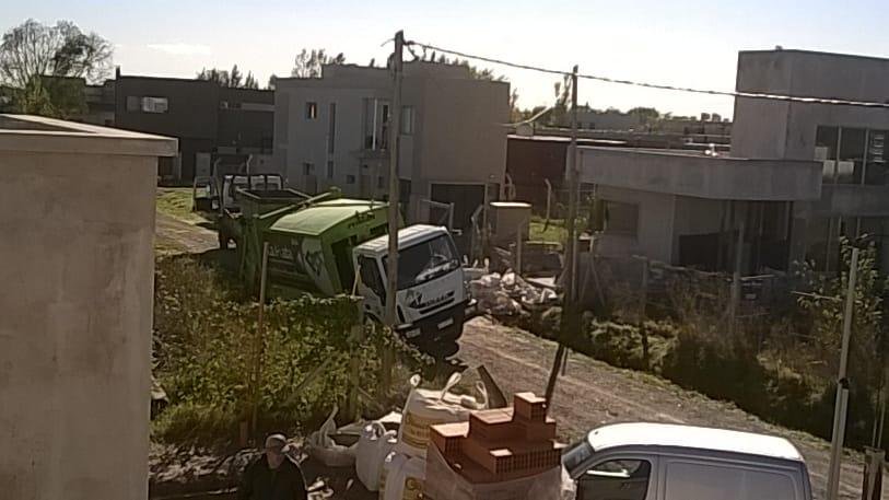 En 492 entre 8 y 9 las calles no dan más y nadie se lleva la basura