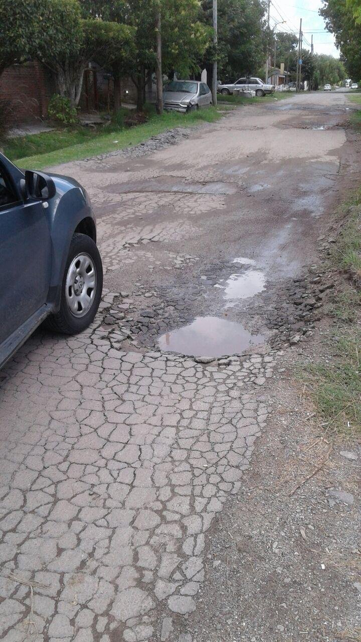 La calle parece bombardeada en 136 entre 34 y 35