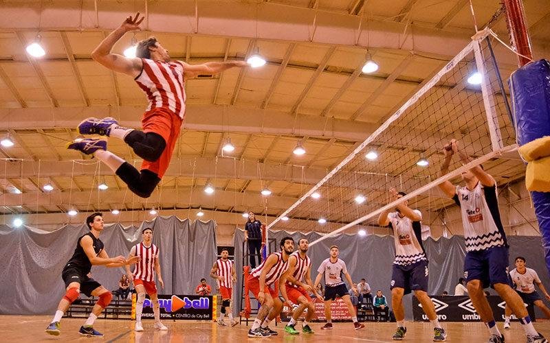 Estudiantes sigue en lo más alto del vóley