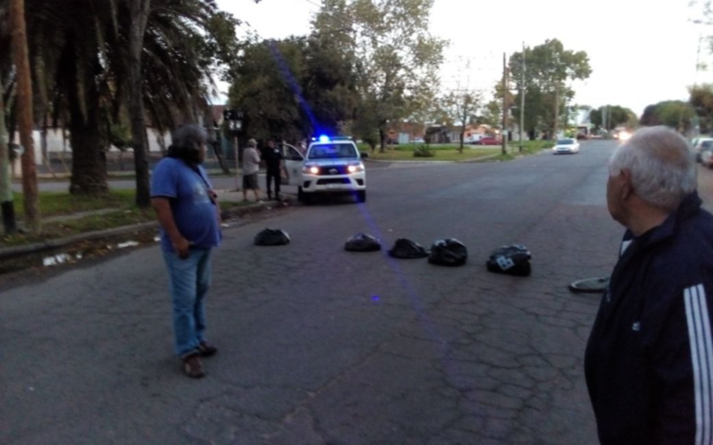 Hartos de la inseguridad, en barrio Monasterio cortaron la calle