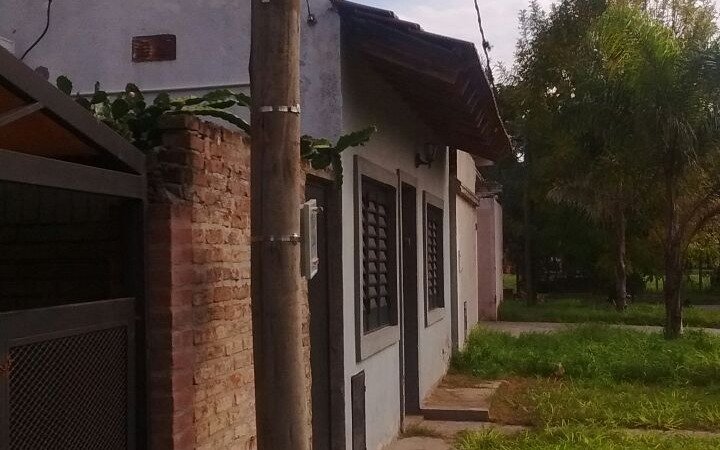 Arreglan un poste a punto de caer tras la difusión del reclamo en El Día
