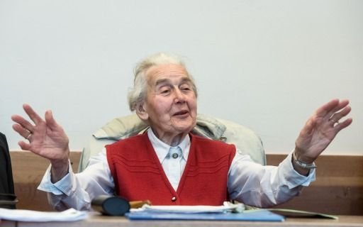 Cayó la "abuela nazi", una alemana condenada por negar el Holocausto