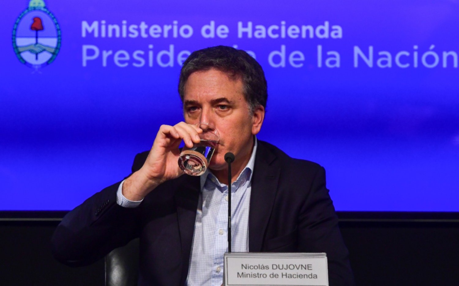 Dujovne viajó esta noche a la sede del FMI en Washington