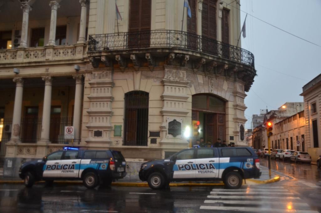 Allanan la casa del intendente de Paraná y varias oficinas por un caso de narcotráfico
