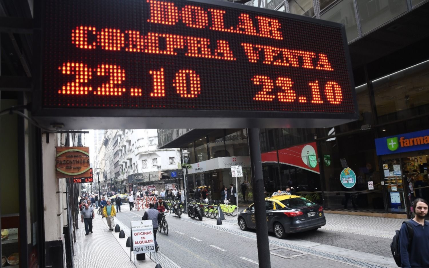 El dólar cerró la jornada en alza con una cotización por encima de los $23