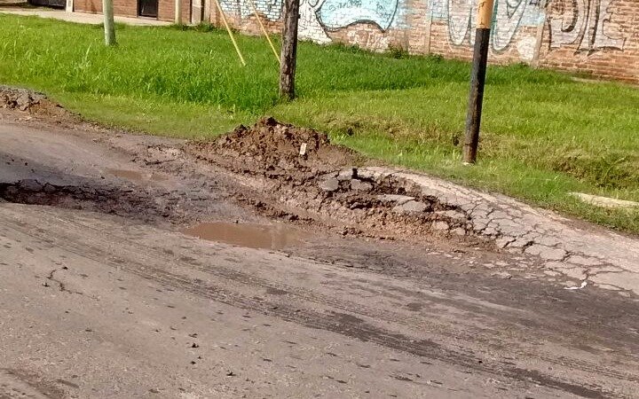  Un pozo le rompió la cubierta a un vecino en 143 y 38