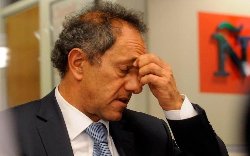 Habrá una audiencia judicial previa a resolver si le prohíben salir del país a Scioli