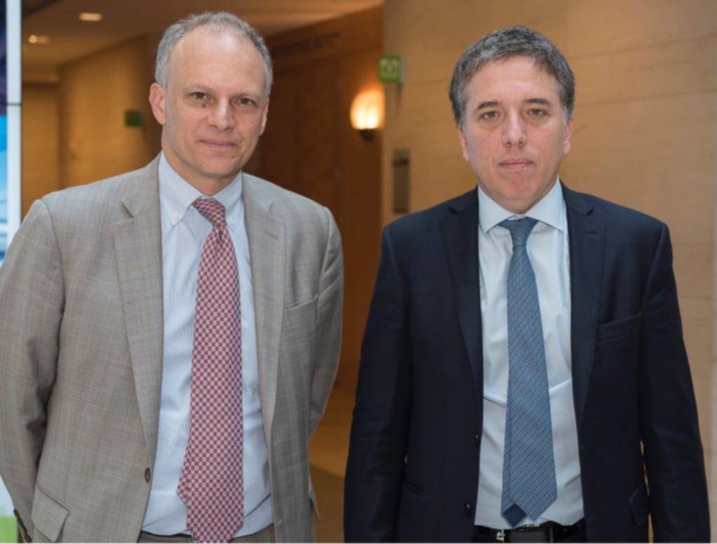 El Gobierno confirmó que negocia con el FMI un préstamo “stand - by”