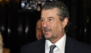 El camarista Ballestero presentó su renuncia