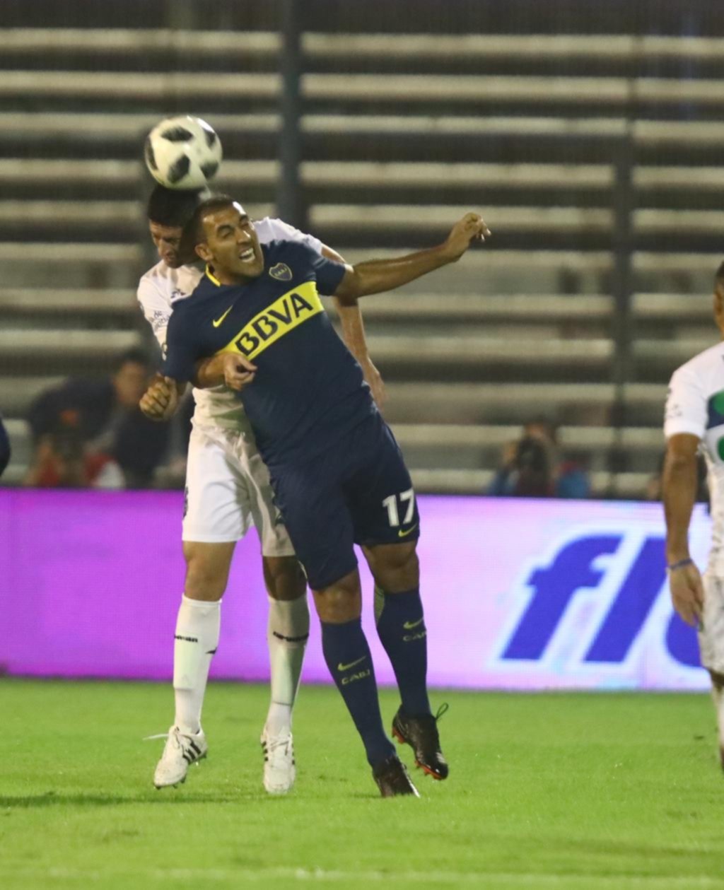 Un gol y una asistencia para ser figura