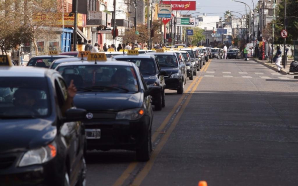 Ya se aplica el aumento del 15% de la tarifa de los taxis en Berisso y la bajada se fue a $20