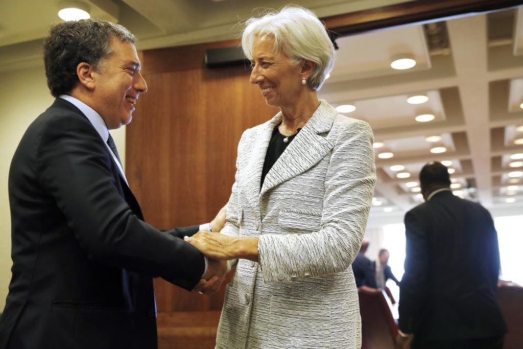 Argentina y el FMI iniciaron la negociación por un acuerdo, que podrían cerrar en julio