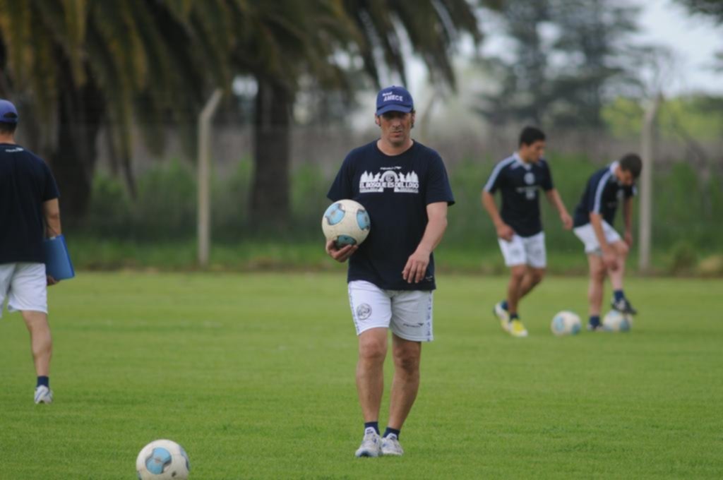 Aún hay diferencias entre lo que puede pagar Gimnasia y lo que pretende el DT