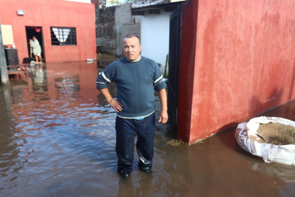 “Desbordó el arroyo a la una y media y en 15 minutos teníamos el agua dentro de la casa”